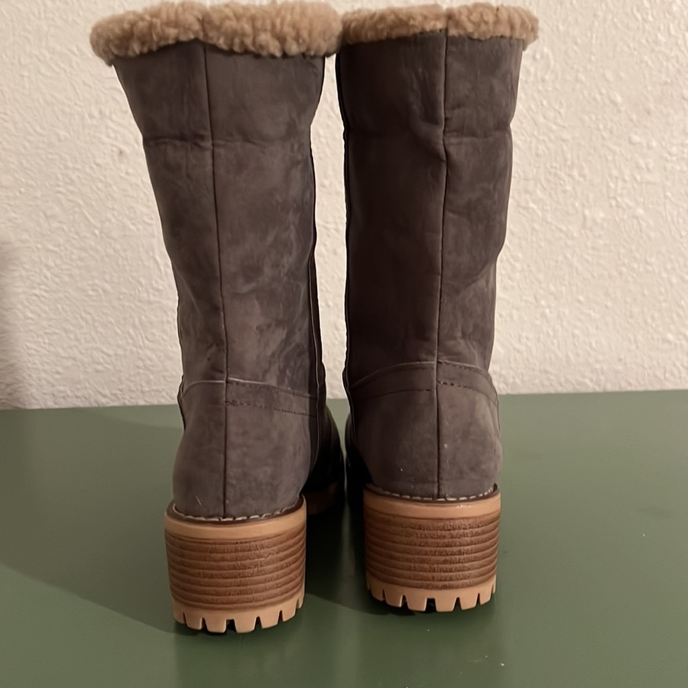 Cute grey boots - Picture 5 of 6